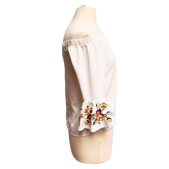 White Off the Shoulder Top - Picture 4 of 12